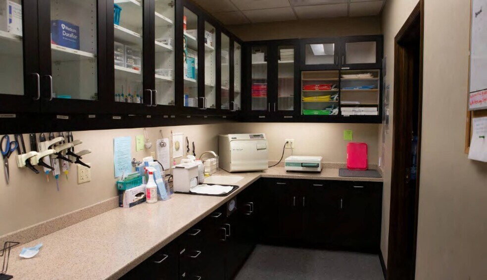 More Photos Of 34225 N 27th Dr, Phoenix Medical For Sale