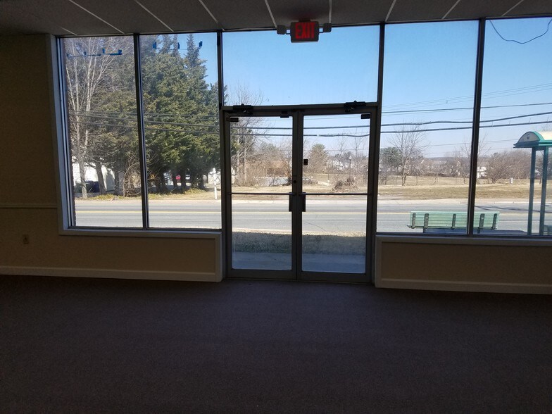 More Photos Of 433-435 E Diamond Ave, Gaithersburg Warehouse For Lease