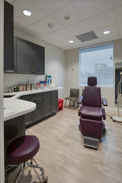 More Photos Of 95 Scripps Dr, Sacramento Medical For Sale