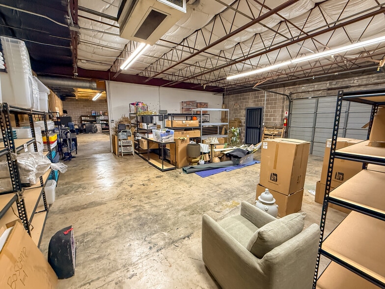 More Photos Of 12131-12137 Valliant St, San Antonio Showroom For Sale