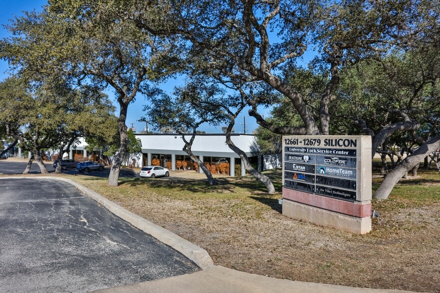 Primary Photo Of 12661-12679 Silicon Dr, San Antonio Light Distribution For Lease