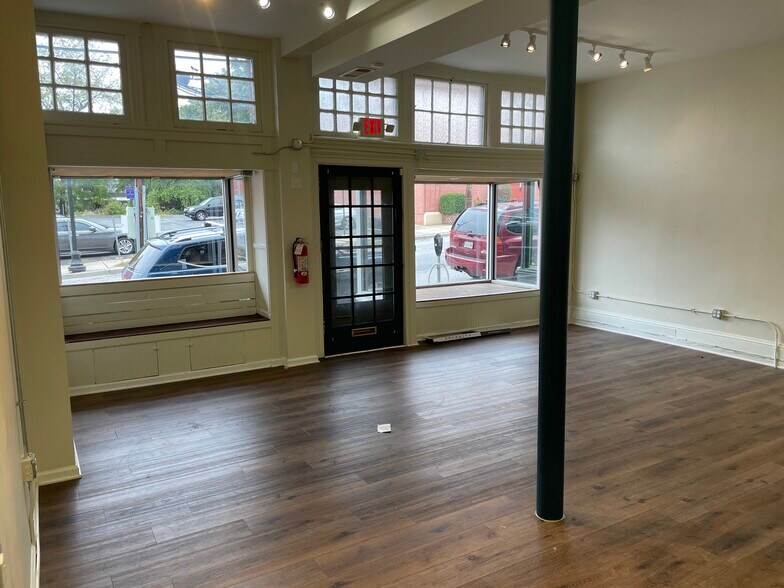 More Photos Of 3815 34th St, Mount Rainier Storefront Retail Office For Lease
