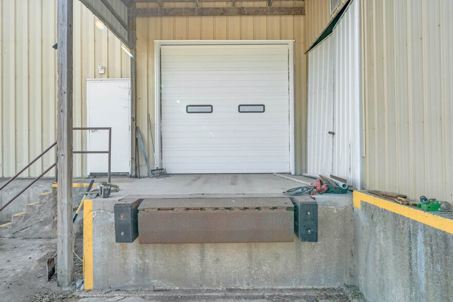 More Photos Of 1106 N 10th St, Winterset Flex For Sale