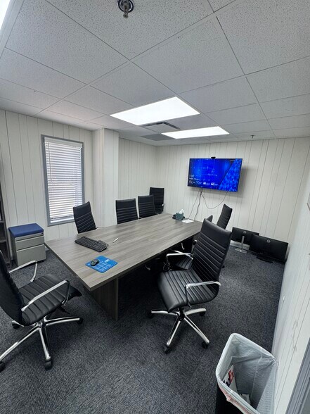 More Photos Of 5572 Export Blvd, Garden City Warehouse For Lease