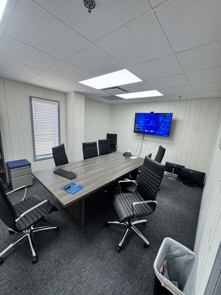 More Photos Of 5572 Export Blvd, Garden City Warehouse For Lease