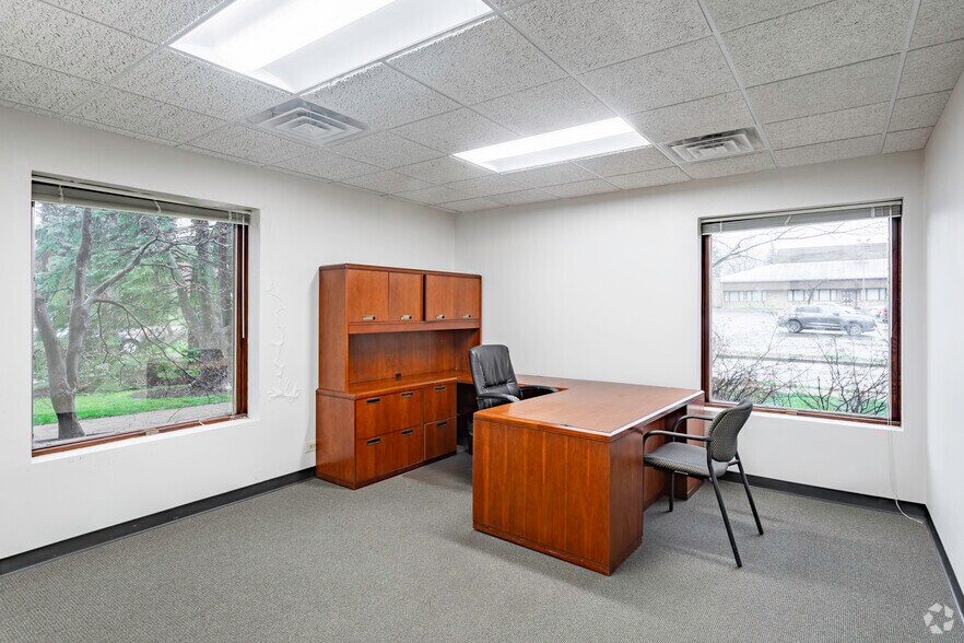 More Photos Of 625 N North Ct, Palatine Unknown For Lease