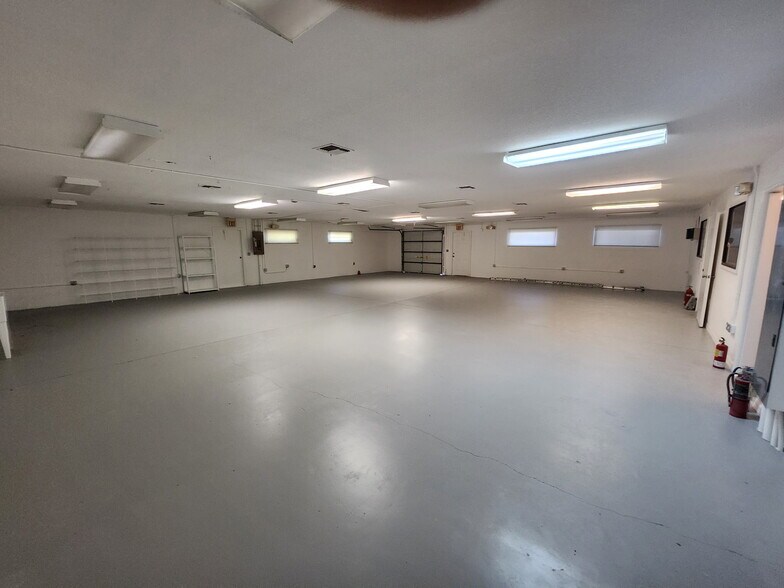 More Photos Of 1740 NE 23rd Ter, Ocala Warehouse For Lease