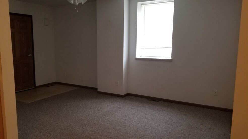 More Photos Of 230 S Dubuque St, Solon Multifamily For Sale