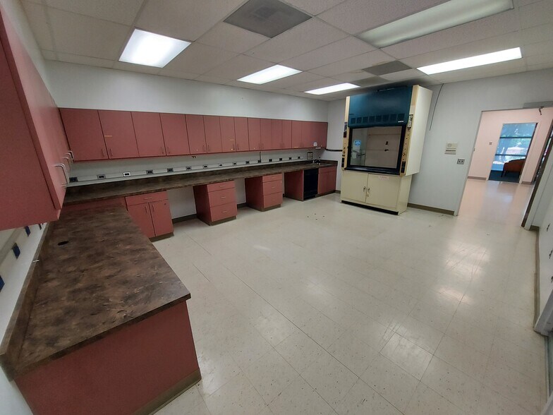 More Photos Of 625 Hutton St, Raleigh Showroom For Lease