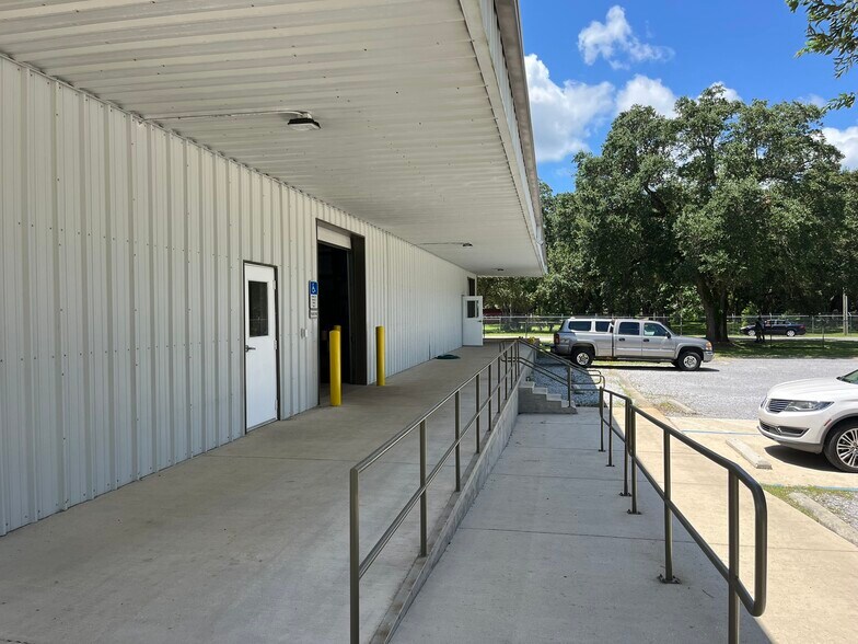 More Photos Of 2400 W Herman St, Pensacola Warehouse For Sale