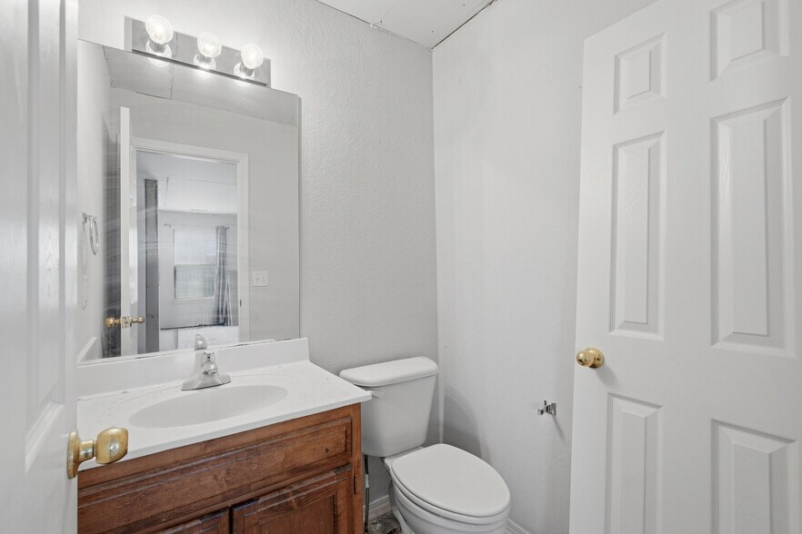 More Photos Of 3403 SW Deerfield Blvd, Bentonville Multifamily For Sale