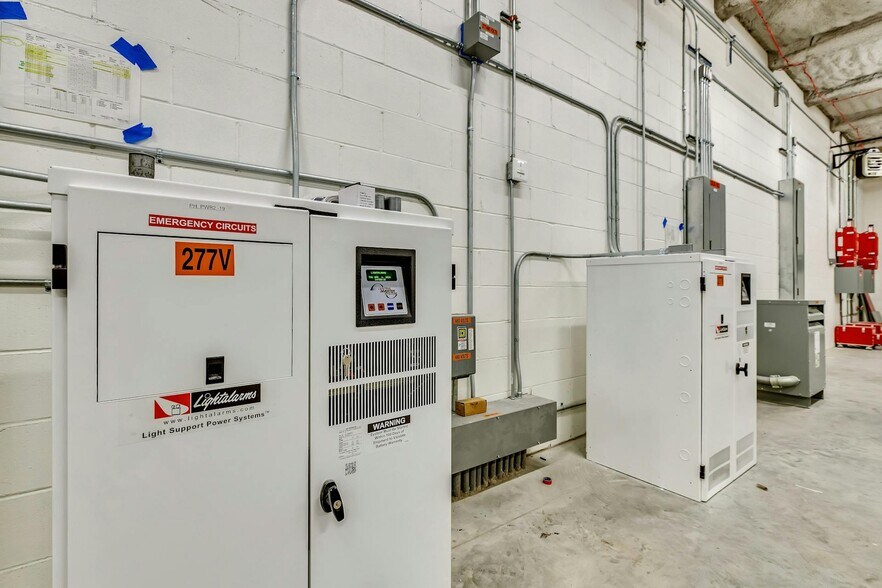 More Photos Of 645 National Blvd, Medford Distribution For Lease