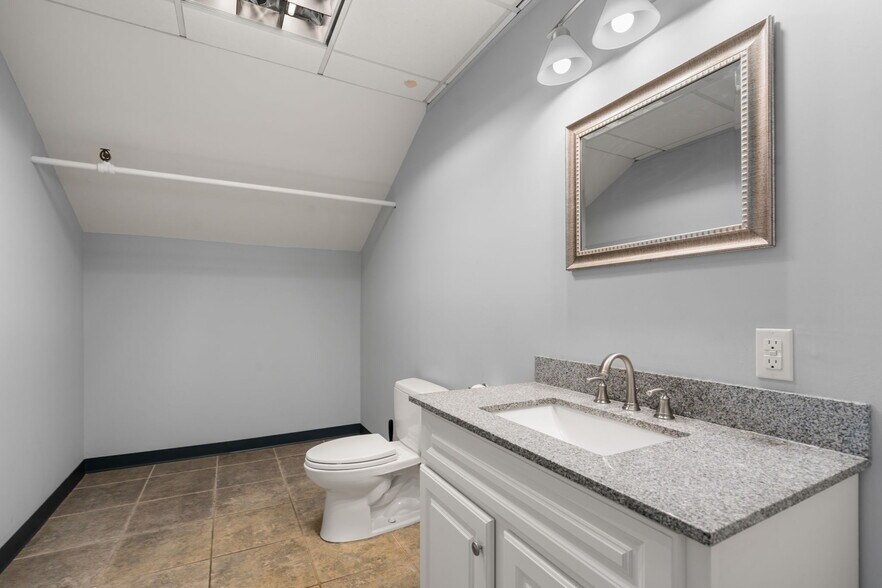 More Photos Of 109 Talcott Rd, West Hartford Manufacturing For Sale