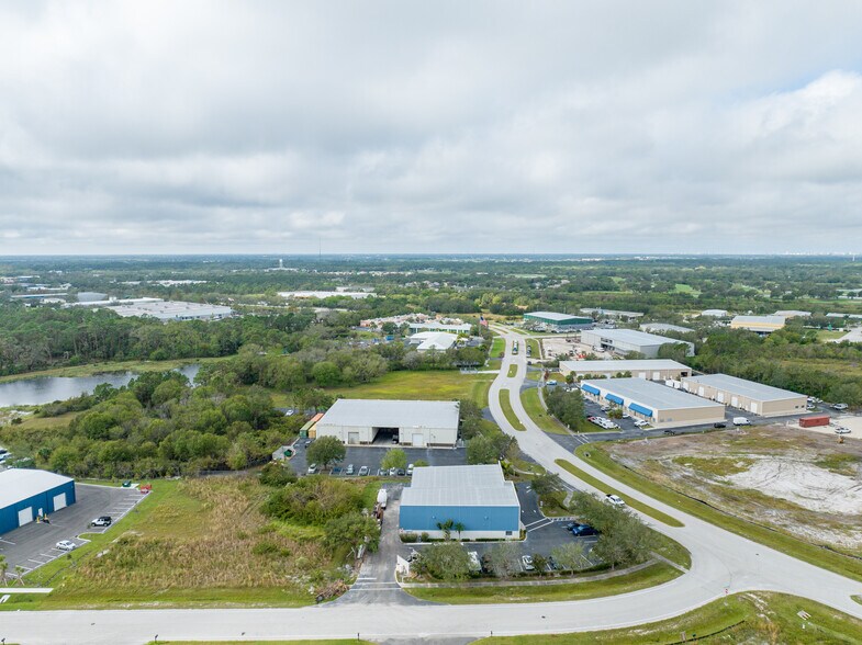 More Photos Of 1501 Sarasota Center Blvd, Sarasota Warehouse For Lease