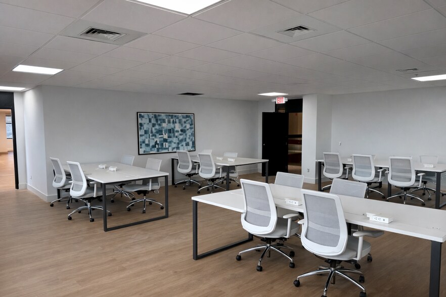 More Photos Of 6698 68th Ave N, Pinellas Park Coworking Space