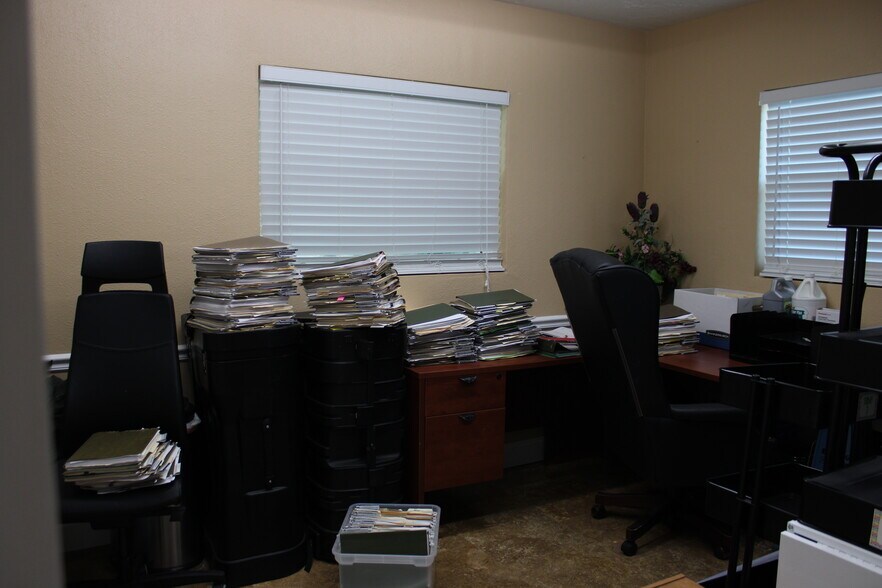 More Photos Of 1505 Lakeview Rd, Clearwater Office For Lease