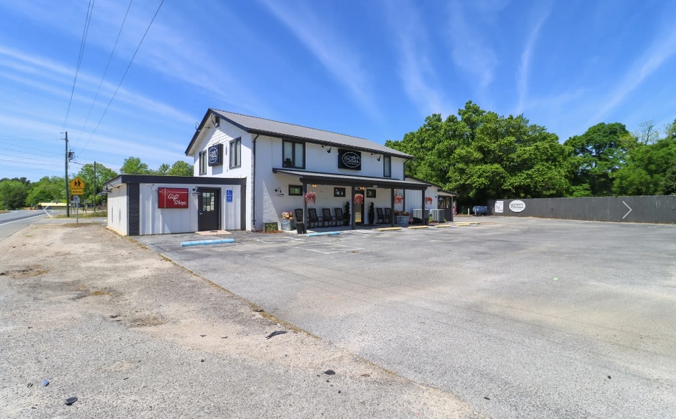 Primary Photo Of 8196 Florida 85, Laurel Hill Mixed Retail For Sale