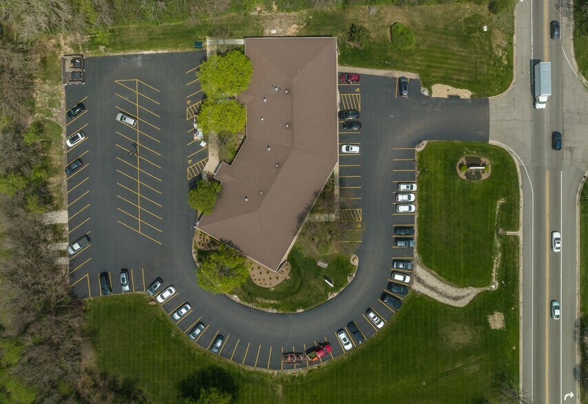 More Photos Of 690 N Route 31, Crystal Lake Coworking Space