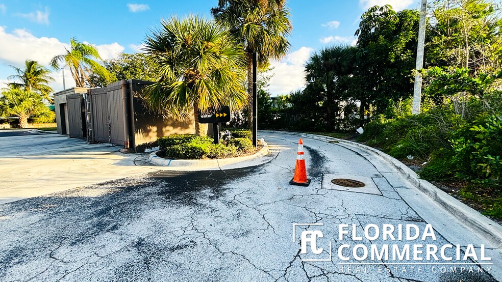 More Photos Of 920 SE Federal Hwy, Stuart Fast Food For Lease