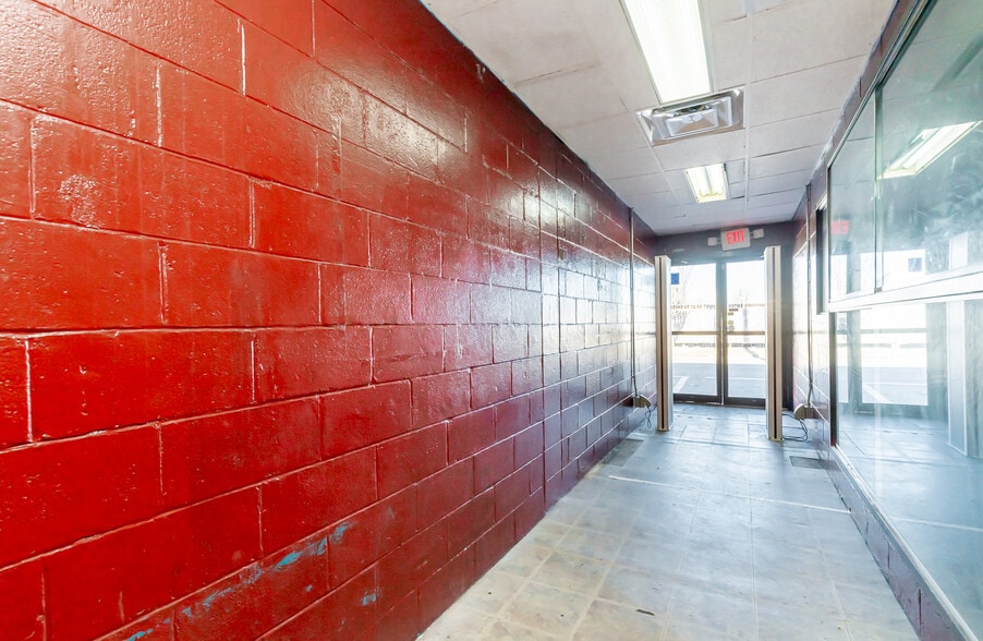More Photos Of 1032 Story Ave, Louisville Bar For Lease