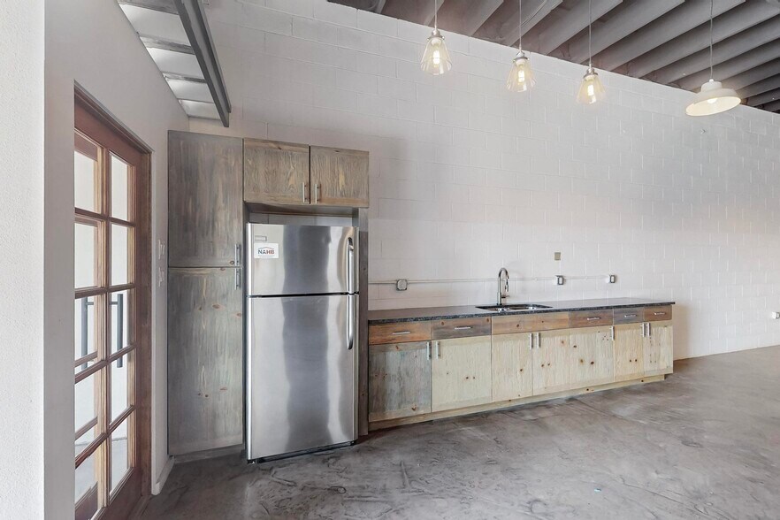 More Photos Of 314 El Pueblo Rd NW, Albuquerque Warehouse For Lease