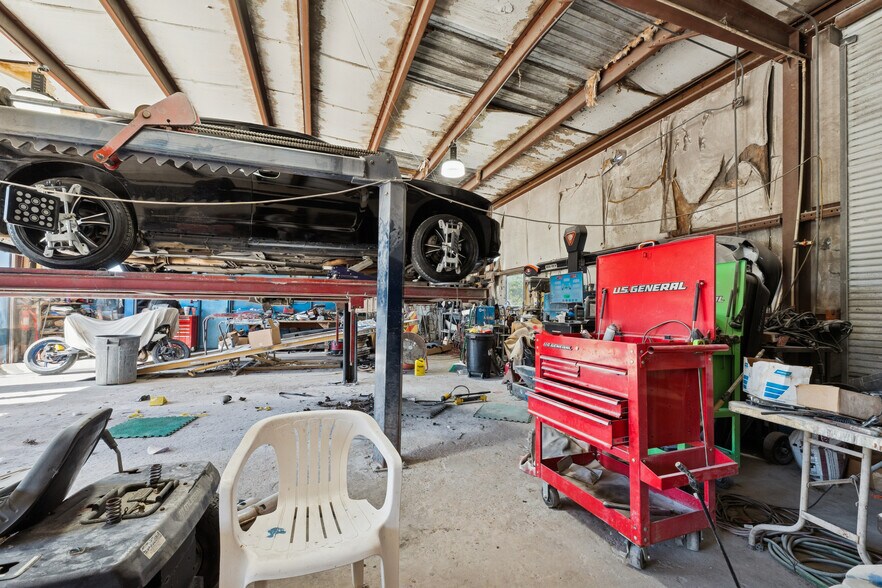 More Photos Of 1220 W 19th St, Panama City Auto Repair For Sale