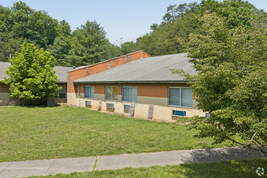 More Photos Of 250 Belle Brook Rd, Bristol Congregate Senior Housing For Sale