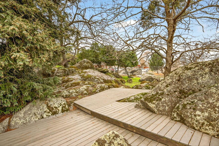 More Photos Of 668 N Main St, Ashland Hospitality For Sale