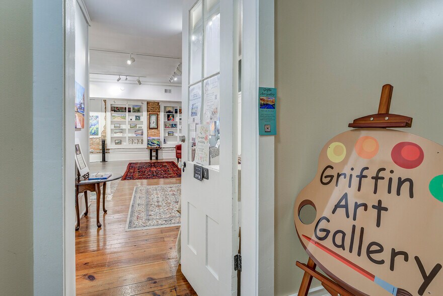More Photos Of 107 E Main St, Jonesborough Storefront For Sale