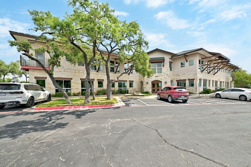 More Photos Of 3821 Juniper Trace, Bee Cave Loft Creative Space For Sale