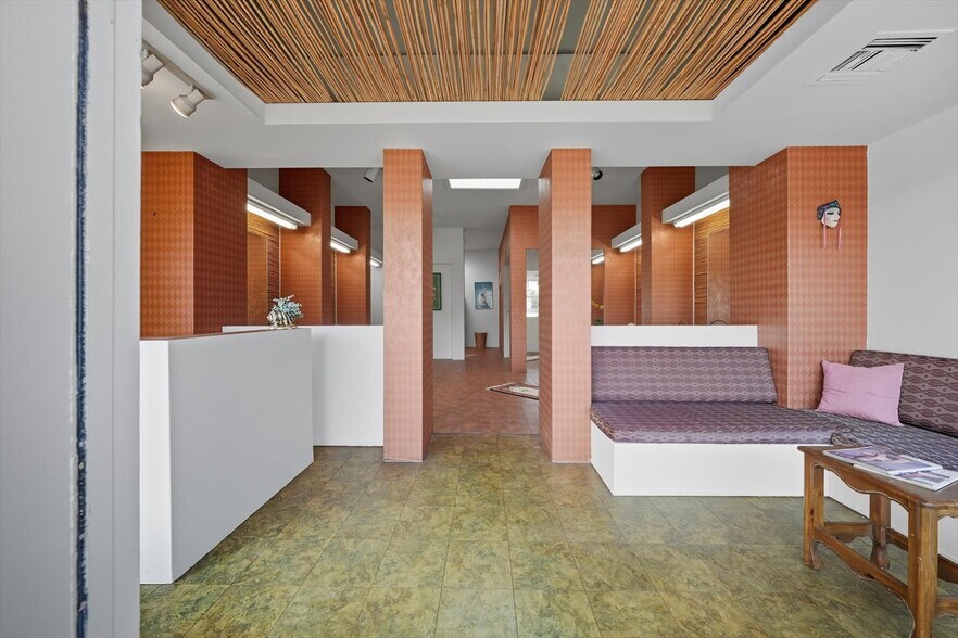 More Photos Of 901-909 S Pacific Coast Hwy, Redondo Beach Storefront For Sale