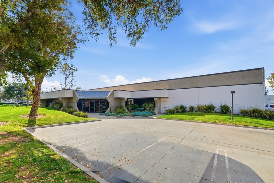 Primary Photo Of 8 Holland, Irvine Warehouse For Lease