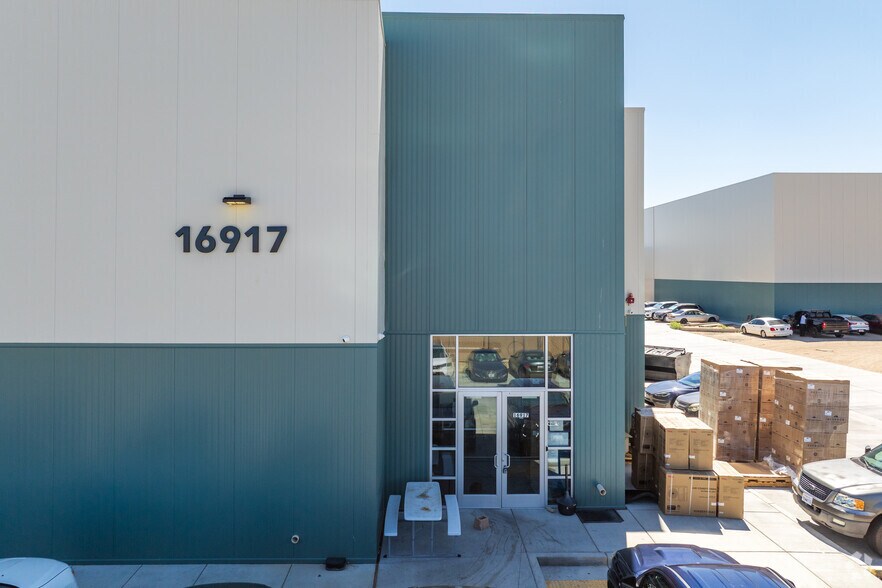 More Photos Of 16917 Koala Rd, Adelanto Manufacturing For Lease