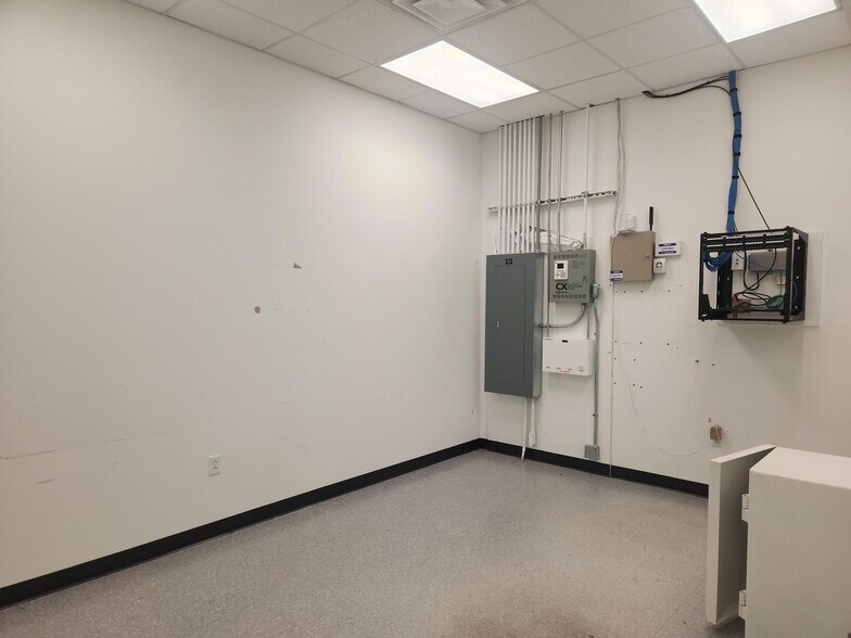 More Photos Of 3320 Irvin Cobb Dr, Paducah Freestanding For Sale