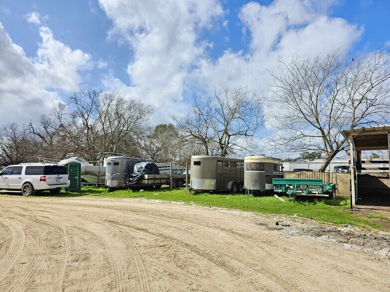 More Photos Of 1502 1/2 Jenkins Rd, Pasadena Self Storage For Sale