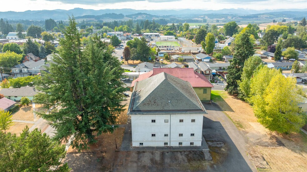 More Photos Of 229 E Monroe St, Carlton Apartments For Sale