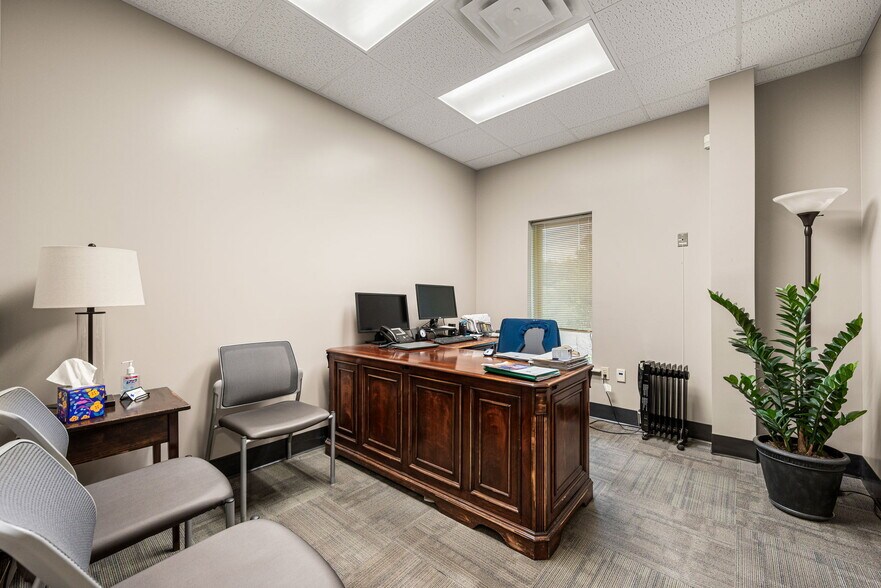More Photos Of 51 S Pine St, Elverson Office For Sale