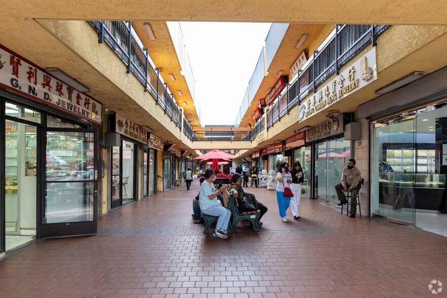 More Photos Of 818 N Broadway, Los Angeles General Retail For Lease