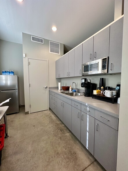 More Photos Of 2010 S 8th St, Saint Louis Office For Lease