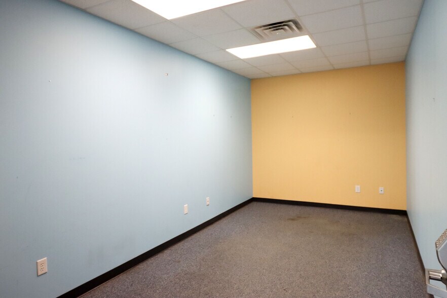 More Photos Of 210 W Longview Ave, Midland Storefront For Lease