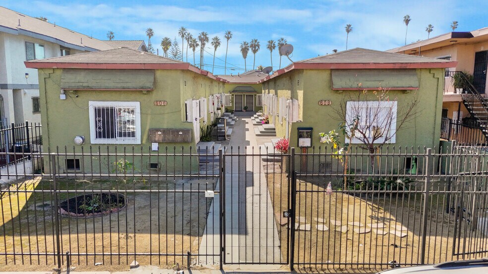 More Photos Of 606 W 81st St, Los Angeles Apartments For Sale