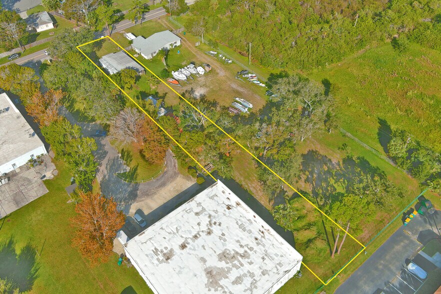 More Photos Of 426 S Plumosa St, Merritt Island General Retail For Sale