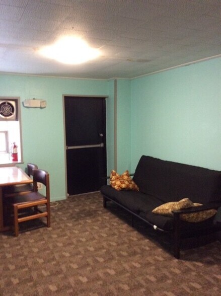 More Photos Of 315 N Main St, Burlington General Retail For Sale