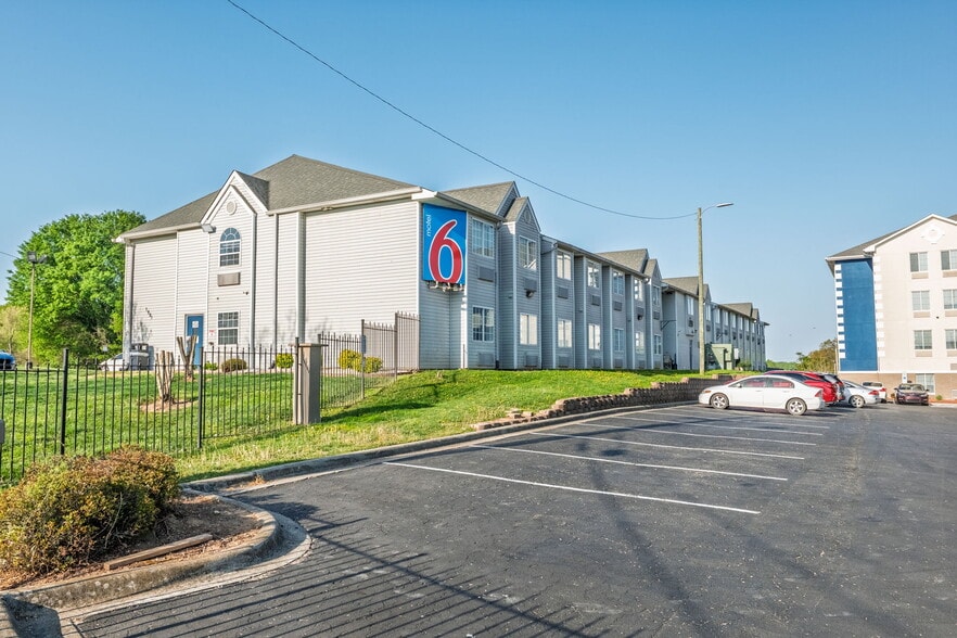 More Photos Of 1901 Broadcast St, Gastonia Hotel For Sale