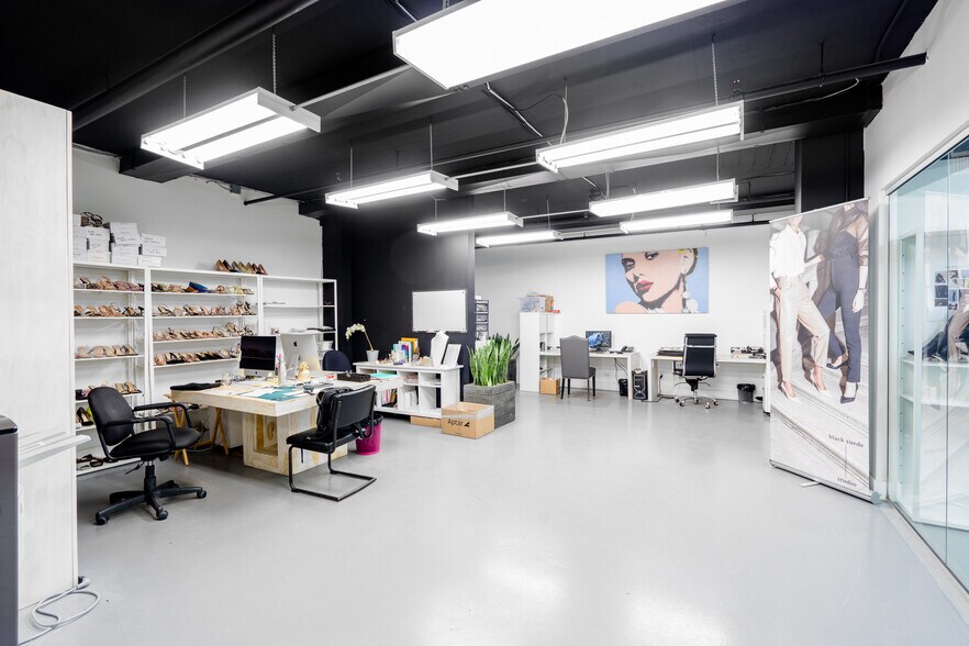 More Photos Of 8815 Av Du Parc, Montréal Loft Creative Space For Sale