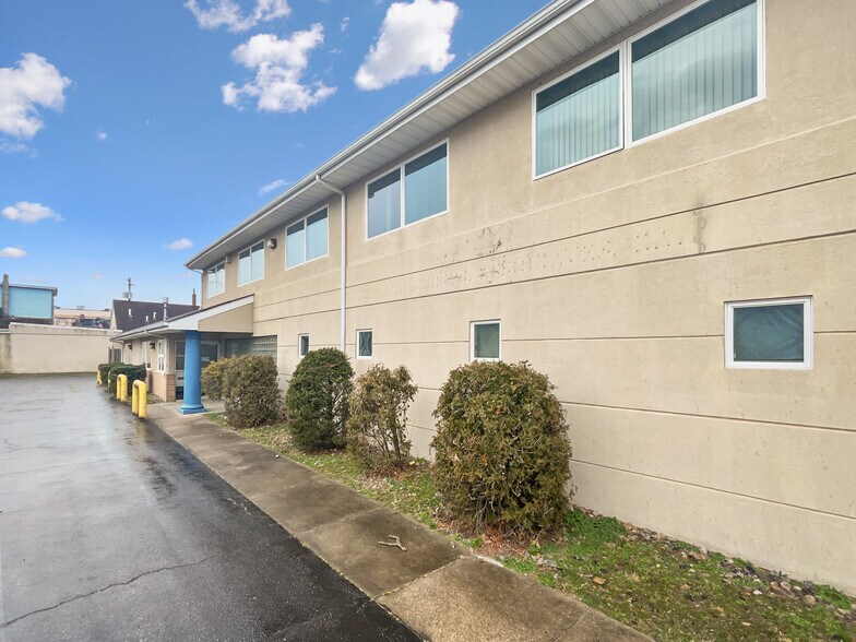 More Photos Of 608 N High St, Millville Medical For Lease