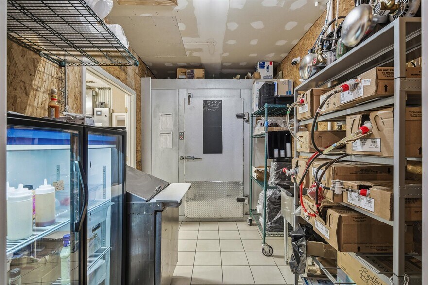 More Photos Of 109 N Houston St, Edgewood Restaurant For Sale