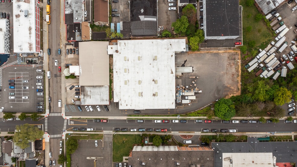 More Photos Of 349 Chestnut St, Passaic Warehouse For Lease
