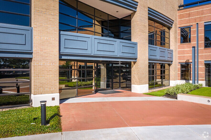 More Photos Of 4700 W Sam Houston Pky N, Houston Office For Lease