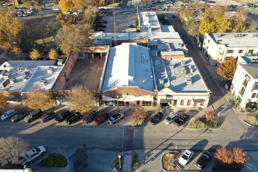More Photos Of 217 E Hickory St, Denton Restaurant For Lease